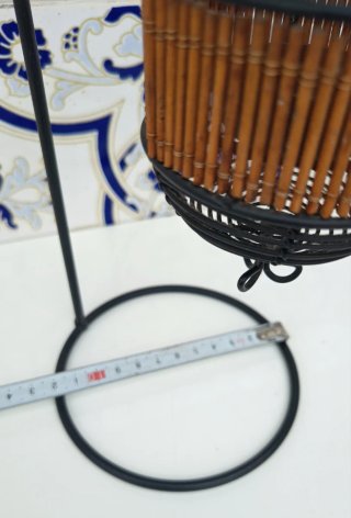 Porta-velas de bambu e metal