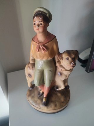 Figura antigua niño con perro