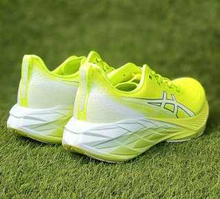 Envío incluido!!! ASICS NOVABLAST 4