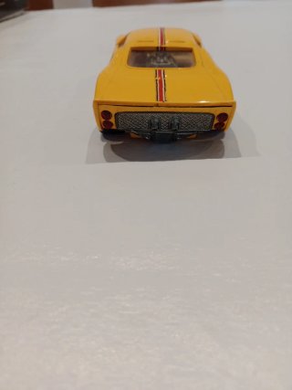 Coche Scalextric Ford GT Amarillo