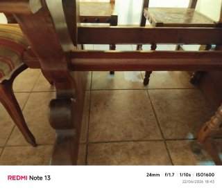 Mesa de comedor de madera