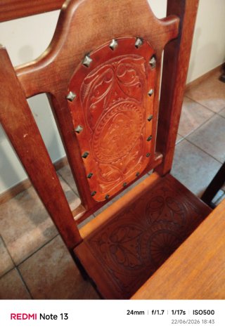 Mesa de comedor de madera