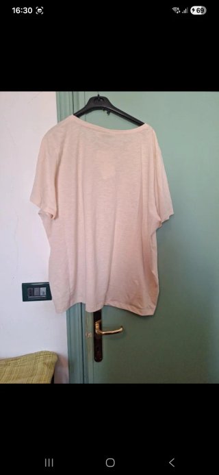 T-shirt beige con fiori glitterata curvy