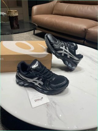 Asics Gel-Kayano 14 Talla 41.5 Malla Deportiva