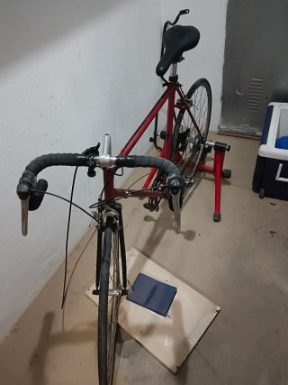 Bicicleta de carretera roja