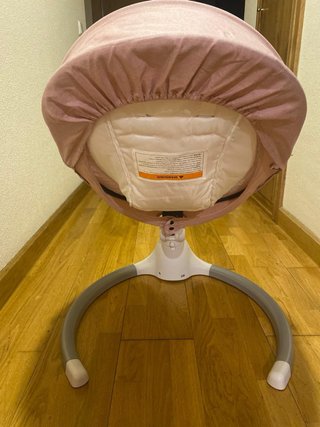 Mecedora bebé rosa con capota y peluches