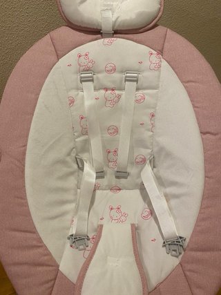 Mecedora bebé rosa con capota y peluches
