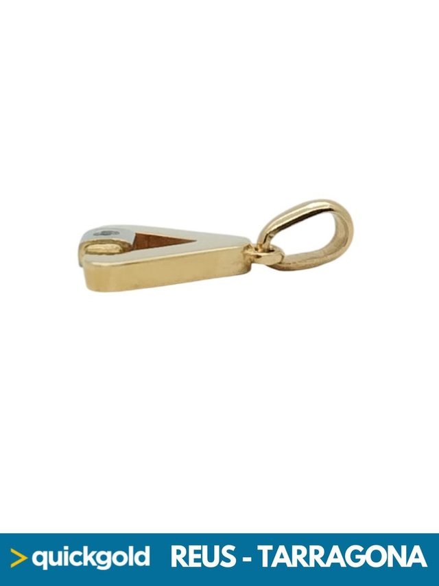 035-650 COLGANTE ORO DE 18K TRIANGULAR