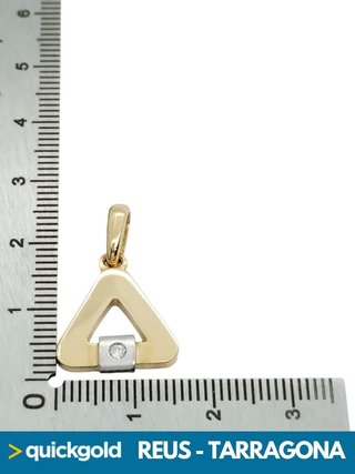 035-650 COLGANTE ORO DE 18K TRIANGULAR