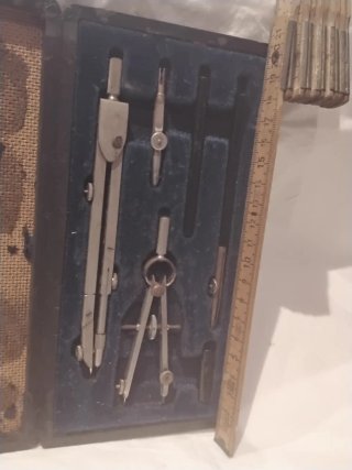Antiguo compás de dibujo