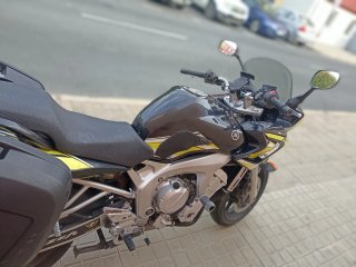 Yamaha FZ6 del 2006. Rebaja por cambio neumáticos.