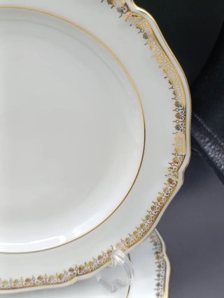 Conjunto de 7 platos de porcelana dorados
