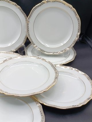 Conjunto de 7 platos de porcelana dorados