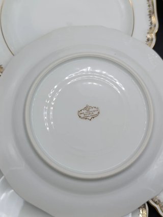 Conjunto de 7 platos de porcelana dorados
