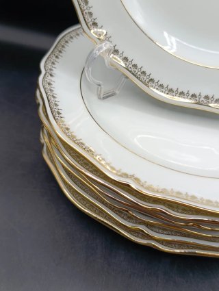 Conjunto de 7 platos de porcelana dorados