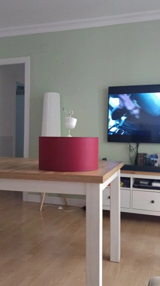 Pantalla de lámpara roja de tela