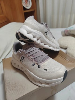 Zapatillas ON Running Beige/Rosa
