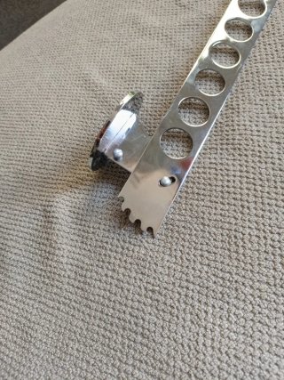 Colgador de perchas metálico