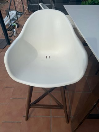 Mesa alta y 4 taburetes para jardín