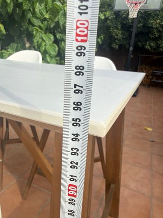 Mesa alta y 4 taburetes para jardín