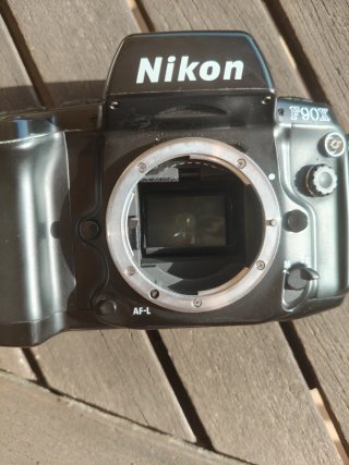 Nikkor 20-35mm 1:2.8 D montura F + Nikon F90X