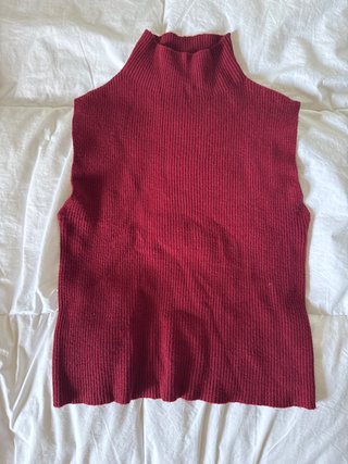 Jersey sin mangas cuello alto rojo