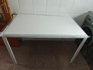 Mesa de comedor cristal y metal