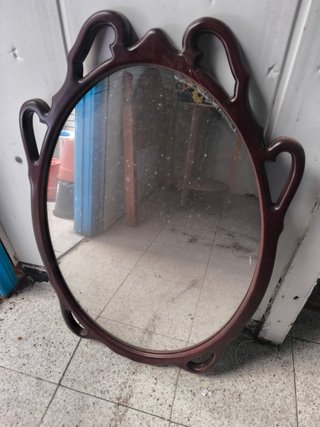 Espejo ovalado de madera