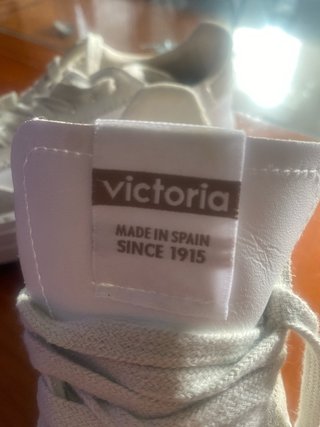 Zapatillas Victoria Beige y Blancas