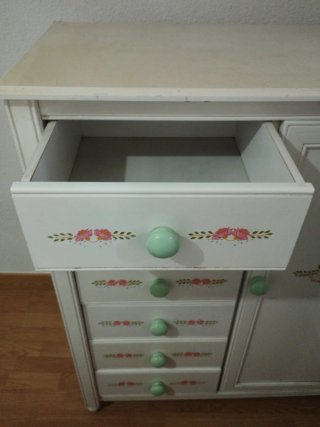 Mueble cajonera blanco con puertas