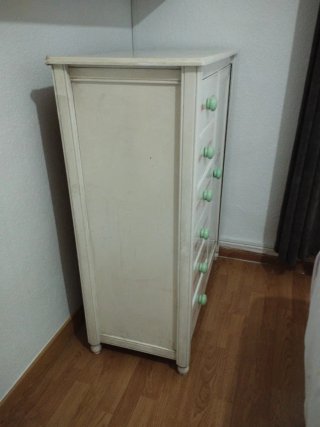 Mueble cajonera blanco con puertas