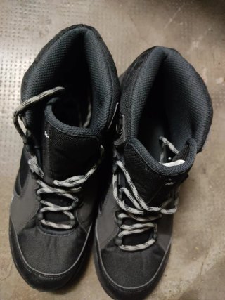 Botas de montaña Quechua negras y grises
