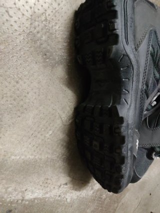 Botas de montaña Quechua negras y grises