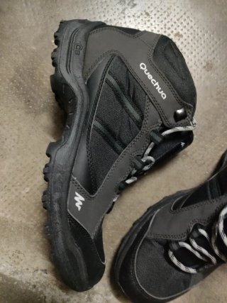 Botas de montaña Quechua negras y grises