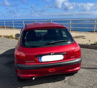 Peugeot 206 XR de 5 puertas, año 2001, gasolina.