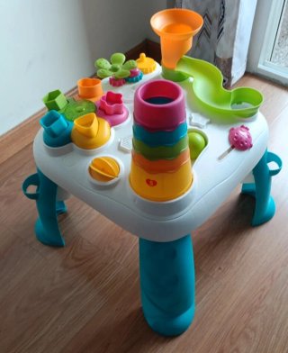 Mesa de actividades para bebé