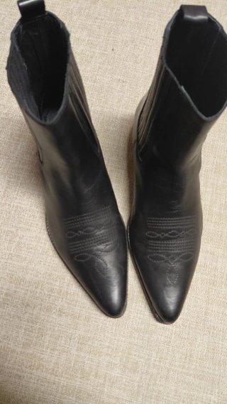 Botines camperos negros