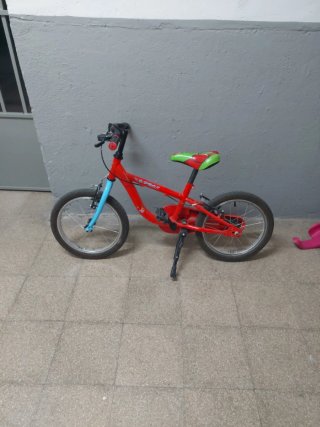 Bicicleta infantil roja 5-6 años