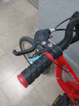 Bicicleta infantil roja 5-6 años