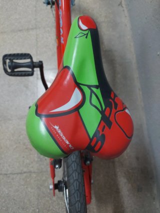 Bicicleta infantil roja 5-6 años
