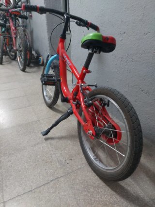 Bicicleta infantil roja 5-6 años