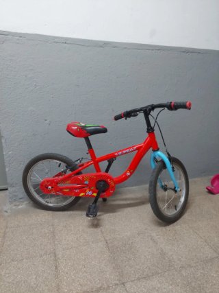 Bicicleta infantil roja 5-6 años