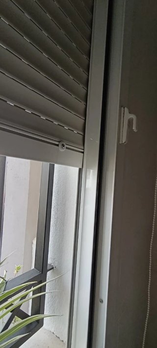 Ventana aluminio blanco abatible 1,38x0,61
