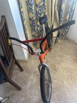 BMX Naranja Ruedas Pinchadas