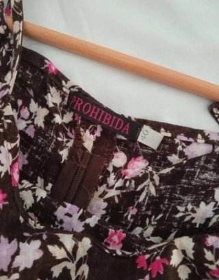 Camiseta floral tirantes con encaje