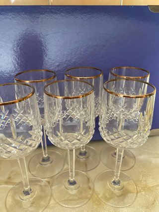 Copas de cristal con borde dorado
