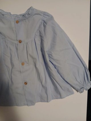 Blusa azul niña cuello volante
