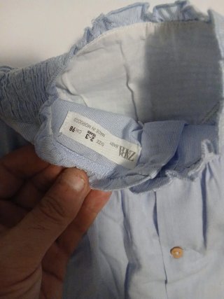 Blusa azul niña cuello volante