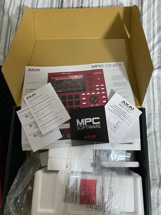 Akai MPC ONE+ Roja