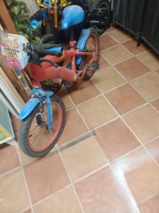 Bicicleta Infantil Spiderman Roja y Azul
